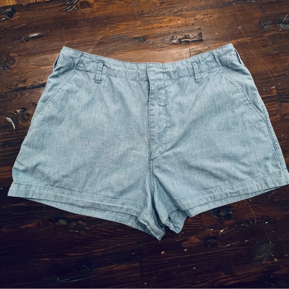Abercrombie & Fitch Chambray Blue Women's Shorts size Large 100% Cotton EC - Picture 1 of 7